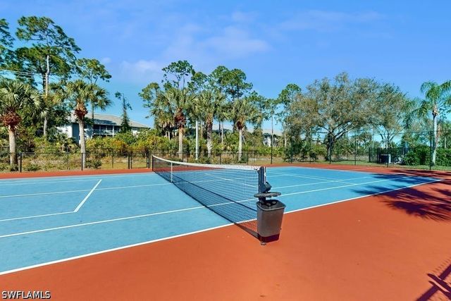 350 Robin Hood CIR 202, Naples, FL 34104