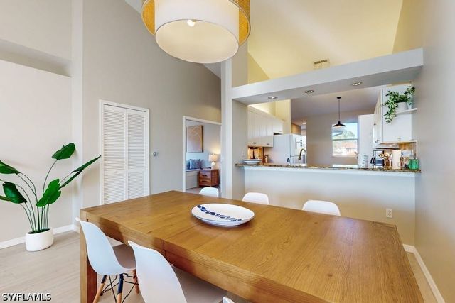 350 Robin Hood CIR 202, Naples, FL 34104