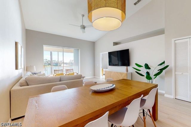 350 Robin Hood CIR 202, Naples, FL 34104