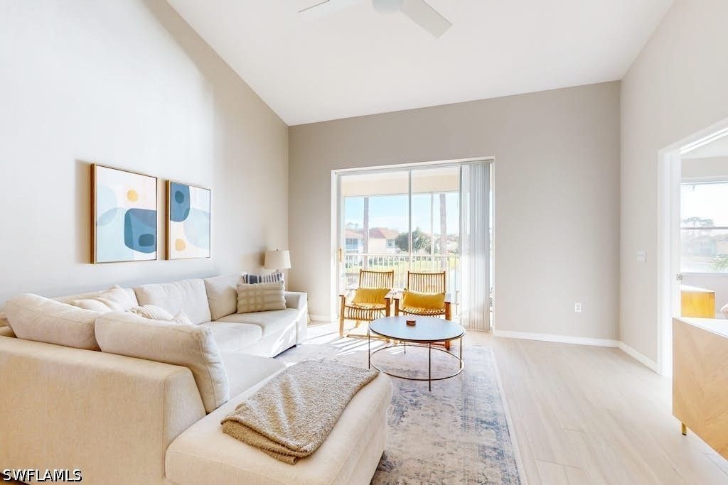 350 Robin Hood CIR 202, Naples, FL 34104