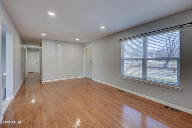 1350 Rainbow Drive, Joplin, MO 64804