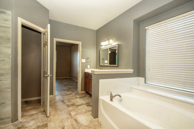 903 Fieldstone Drive, Cedar Hill, TX 75104