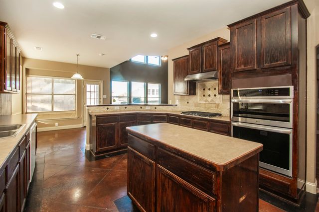 903 Fieldstone Drive, Cedar Hill, TX 75104