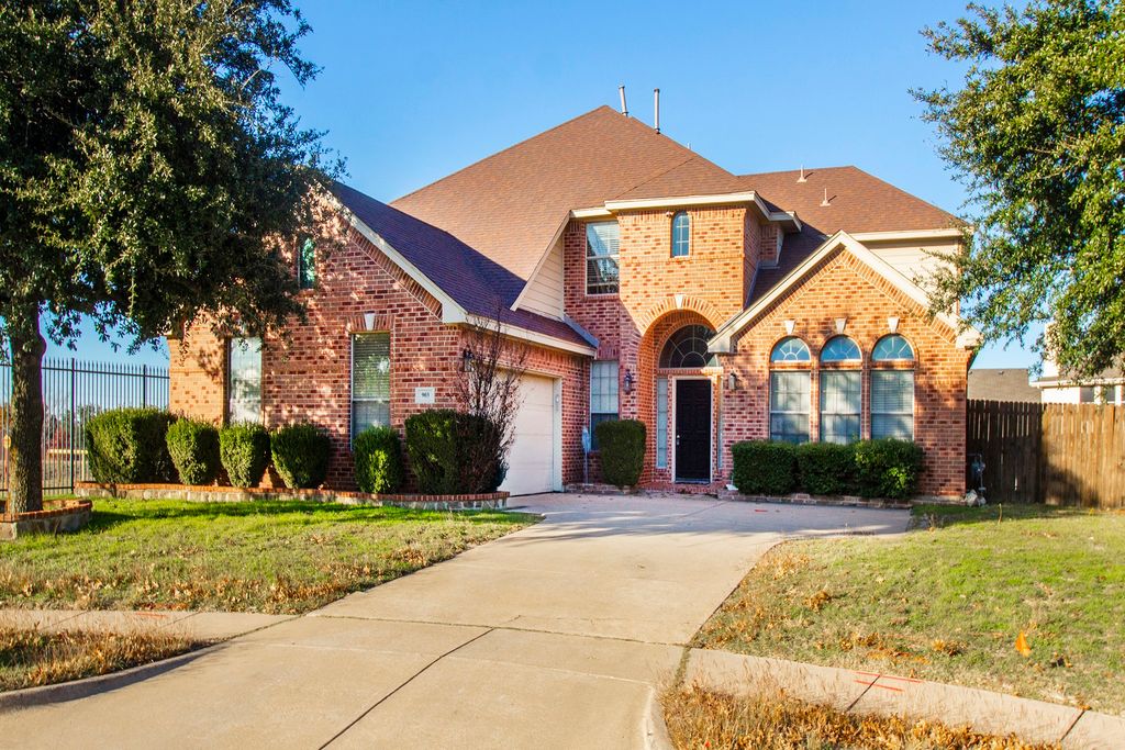 903 Fieldstone Drive, Cedar Hill, TX 75104