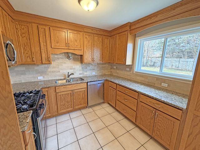 16908 Laramie Avenue, Oak Forest, IL 60452