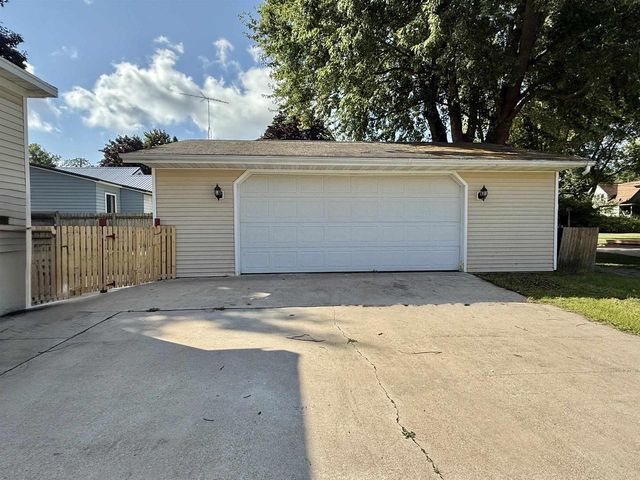 271 N WISCONSIN STREET, Berlin, WI 54923