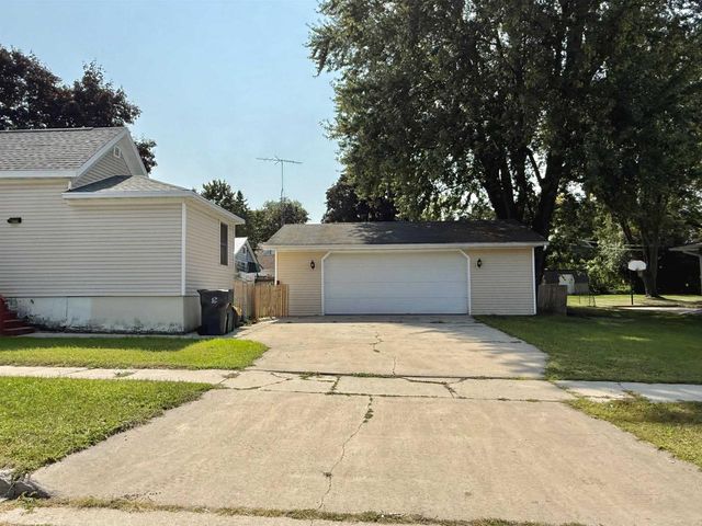 271 N WISCONSIN STREET, Berlin, WI 54923
