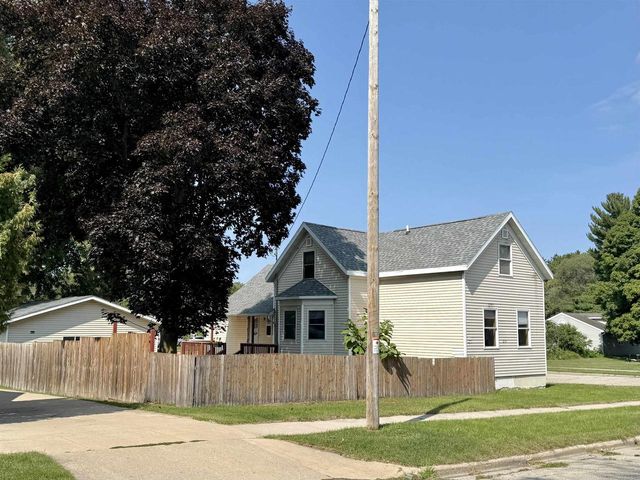 271 N WISCONSIN STREET, Berlin, WI 54923