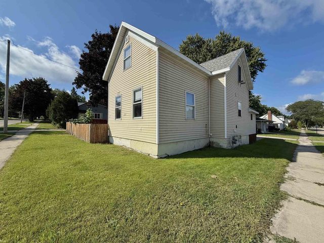 271 N WISCONSIN STREET, Berlin, WI 54923