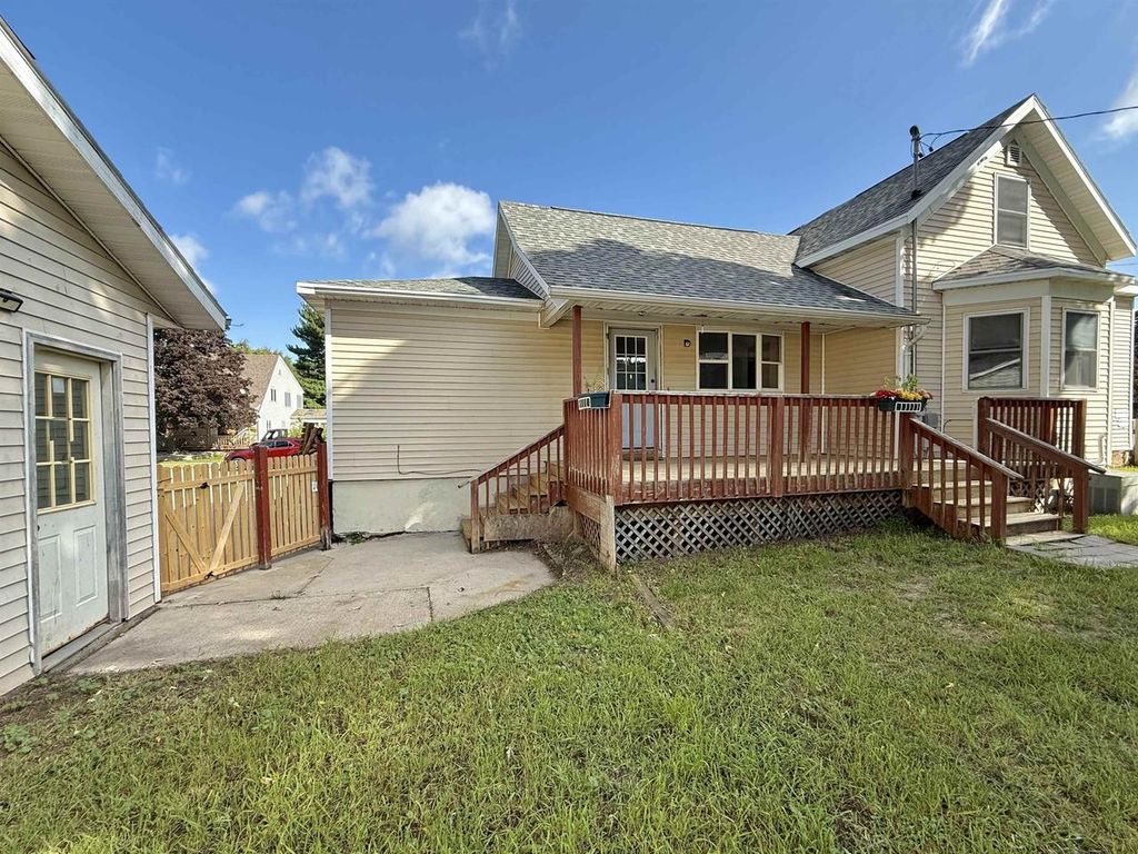 271 N WISCONSIN STREET, Berlin, WI 54923