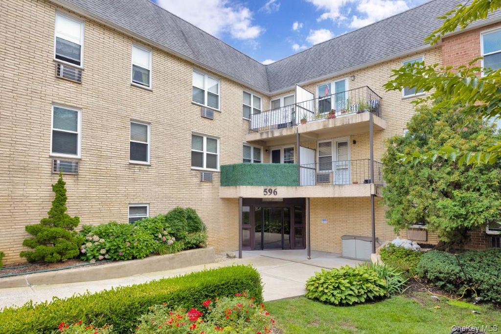 596 Broadway 10B, Lynbrook, NY 11563