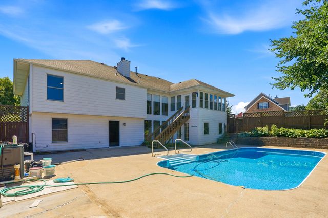 1913 CLEAR CT, Columbia, MO 65203