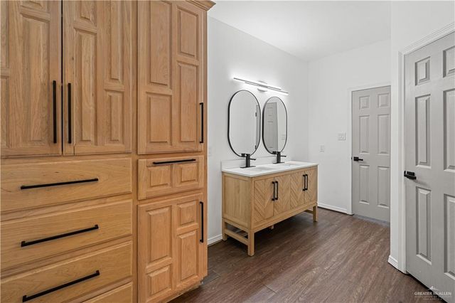 107 E Esperanza Avenue, Mission, TX 78574