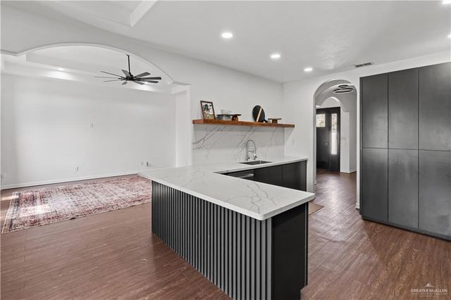 107 E Esperanza Avenue, Mission, TX 78574