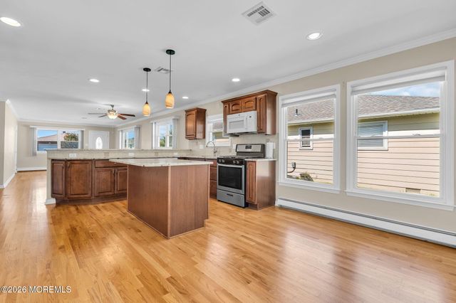 21 Boca Raton Street, Toms River, NJ 08757