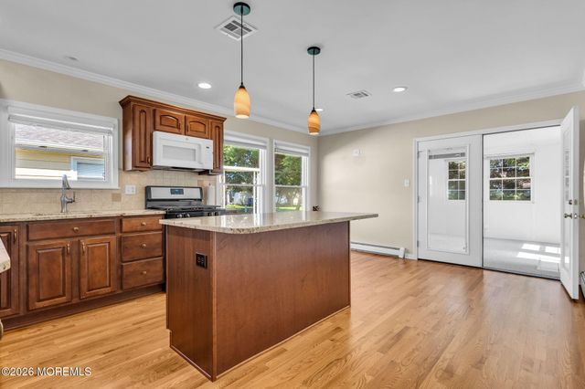21 Boca Raton Street, Toms River, NJ 08757