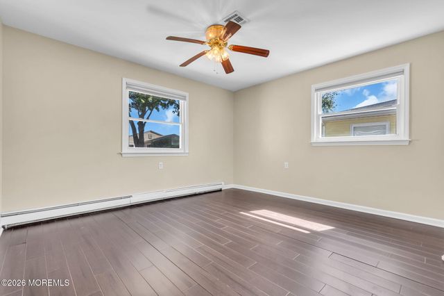 21 Boca Raton Street, Toms River, NJ 08757