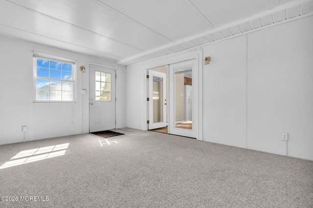 21 Boca Raton Street, Toms River, NJ 08757