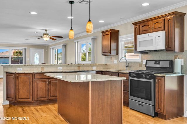 21 Boca Raton Street, Toms River, NJ 08757