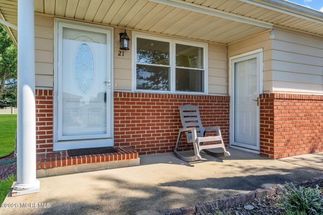 21 Boca Raton Street, Toms River, NJ 08757