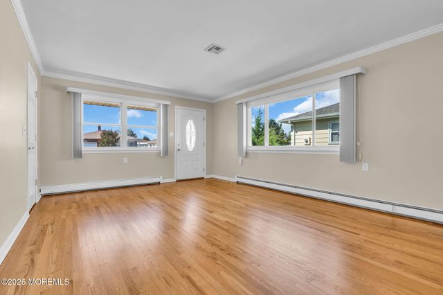 21 Boca Raton Street, Toms River, NJ 08757