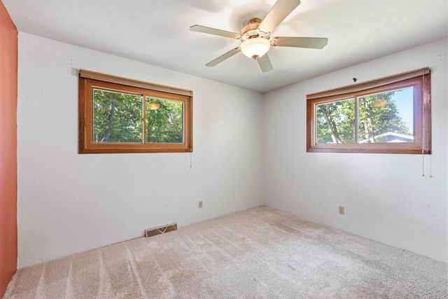 1931 SKY RANCH AVENUE, Oshkosh, WI 54904