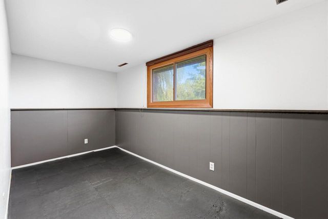 1931 SKY RANCH AVENUE, Oshkosh, WI 54904