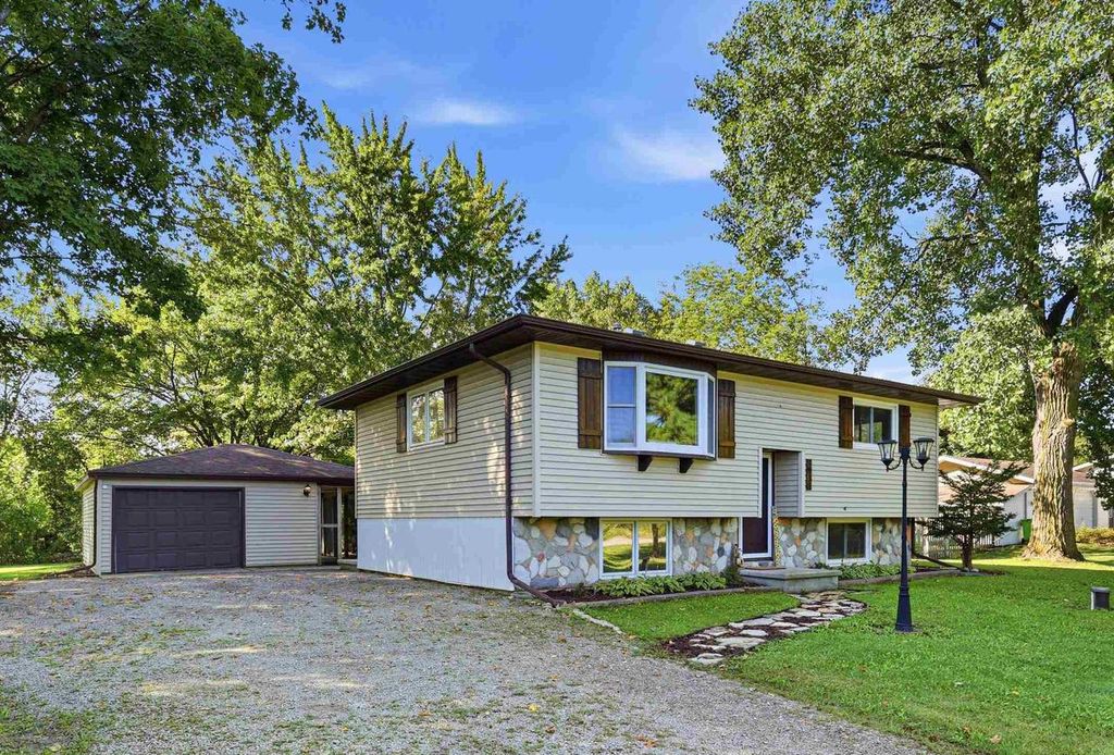 1931 SKY RANCH AVENUE, Oshkosh, WI 54904