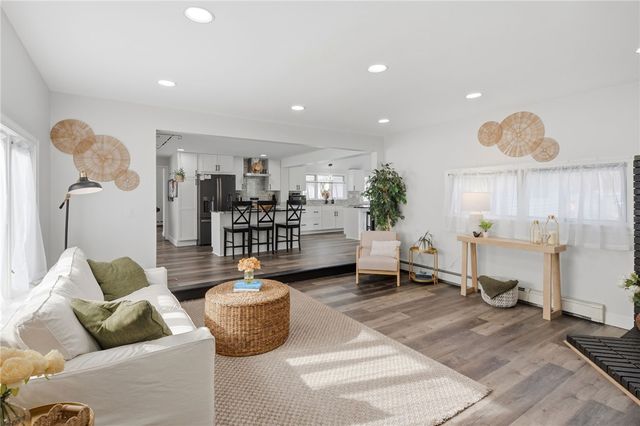 19 Fanning Lane, Smithfield, RI 02828