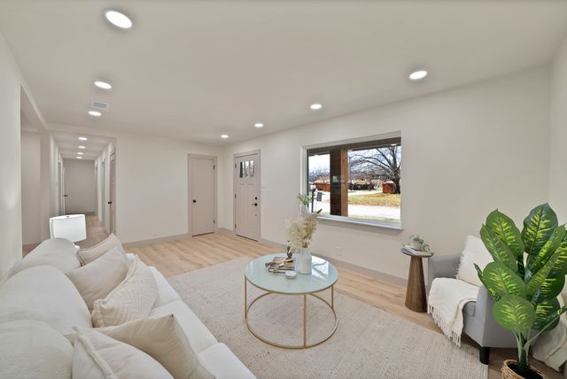 3800 Oxley Drive, Richland Hills, TX 76118