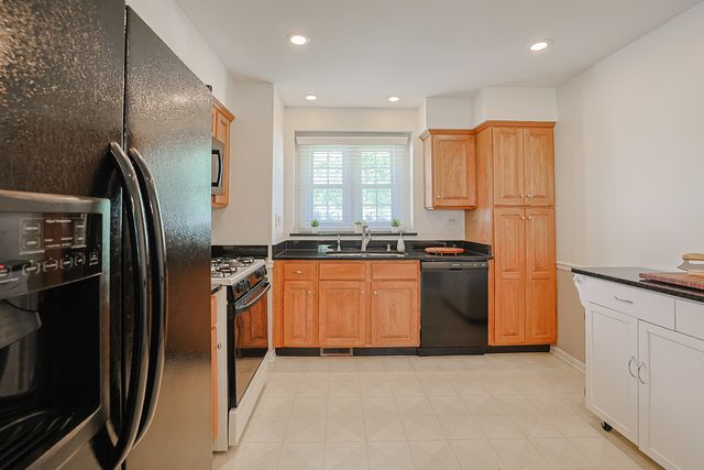 1011 Brentwood Circle, Buffalo Grove, IL 60089