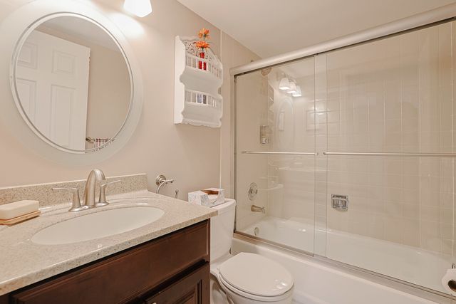 1011 Brentwood Circle, Buffalo Grove, IL 60089