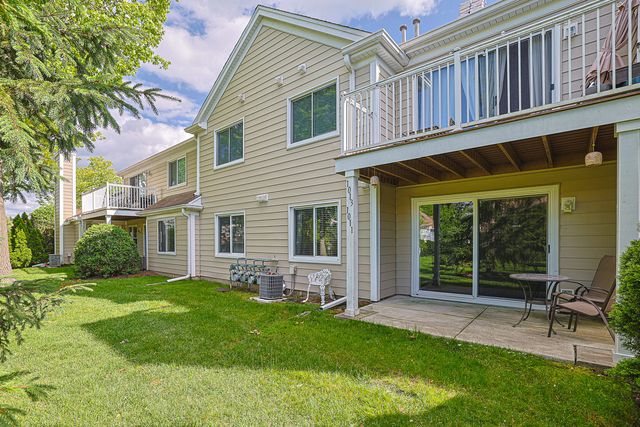 1011 Brentwood Circle, Buffalo Grove, IL 60089