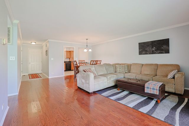 1011 Brentwood Circle, Buffalo Grove, IL 60089