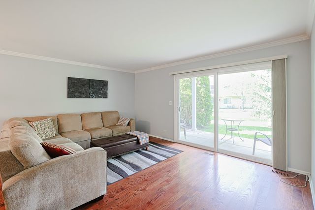 1011 Brentwood Circle, Buffalo Grove, IL 60089