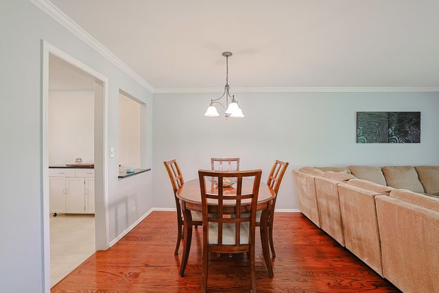 1011 Brentwood Circle, Buffalo Grove, IL 60089