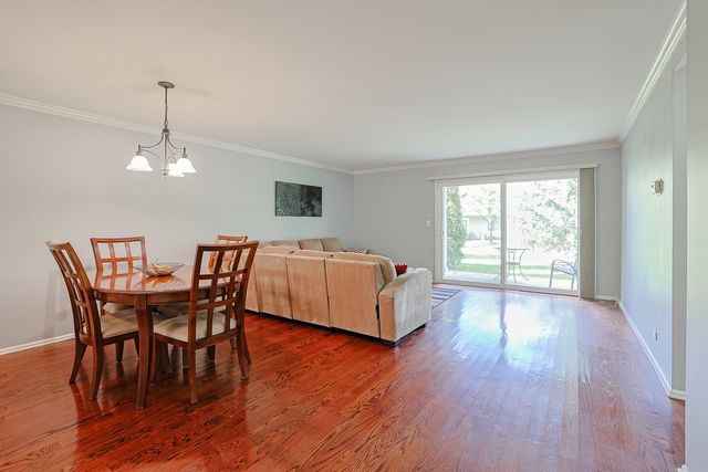 1011 Brentwood Circle, Buffalo Grove, IL 60089