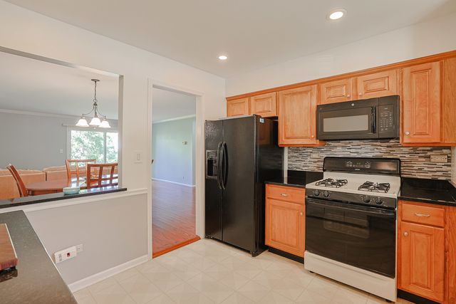 1011 Brentwood Circle, Buffalo Grove, IL 60089