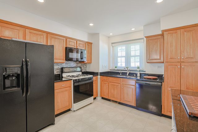 1011 Brentwood Circle, Buffalo Grove, IL 60089