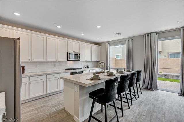 881 Dunkirk River Court, Henderson, NV 89011