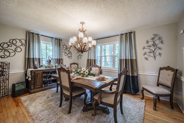 27 Overlook Dr, Springfield, MA 01118
