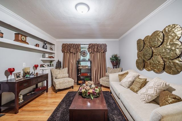 27 Overlook Dr, Springfield, MA 01118