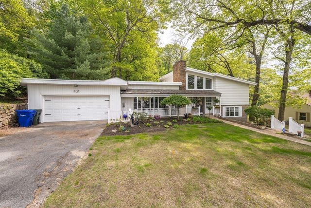 27 Overlook Dr, Springfield, MA 01118
