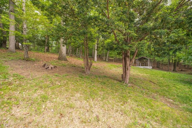 27 Overlook Dr, Springfield, MA 01118