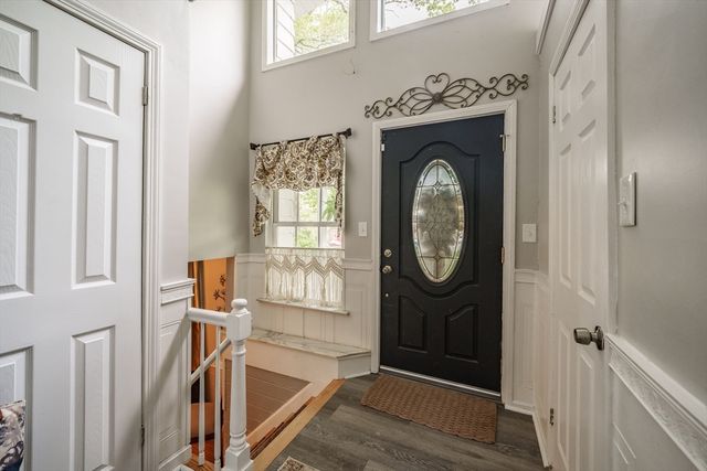 27 Overlook Dr, Springfield, MA 01118