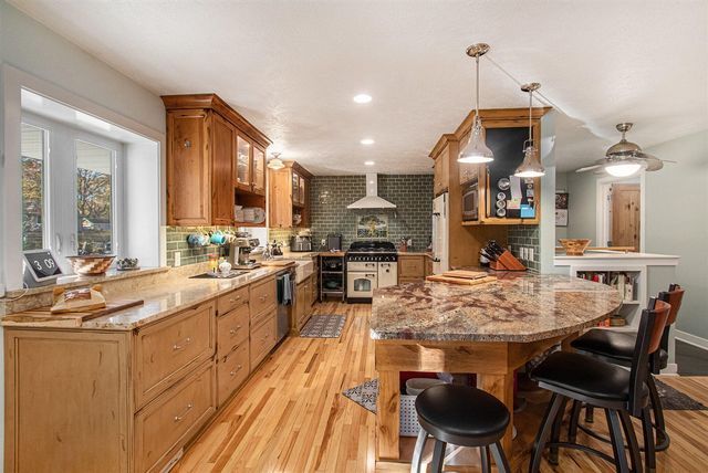 89 S Division Avenue, Holland, MI 49424