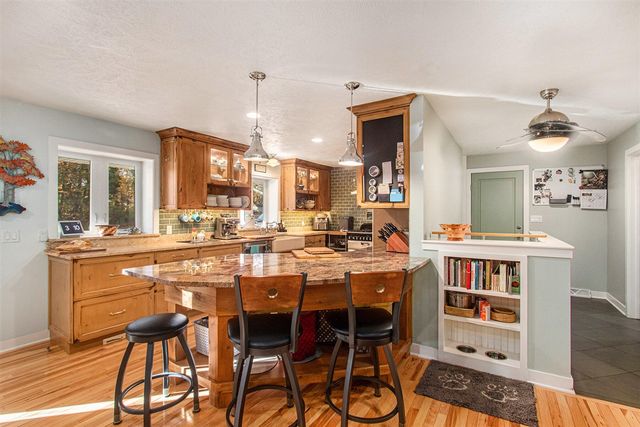 89 S Division Avenue, Holland, MI 49424