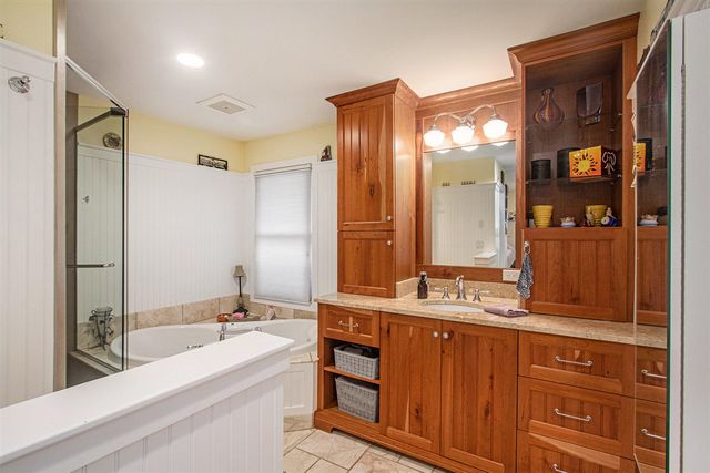 89 S Division Avenue, Holland, MI 49424