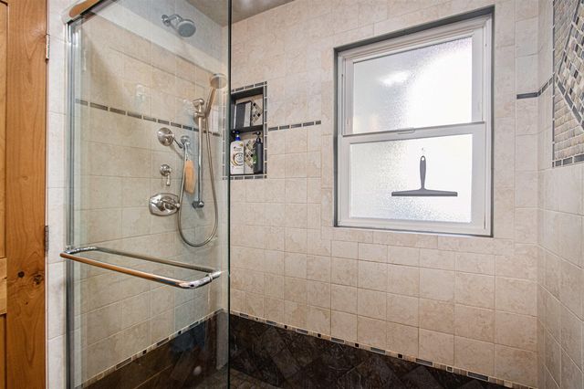 89 S Division Avenue, Holland, MI 49424