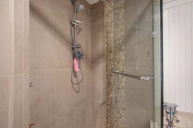 89 S Division Avenue, Holland, MI 49424